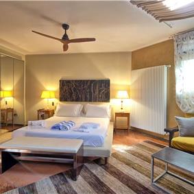 5 bedroom villa with pool and tennis court near San Gimignano, sleeps 10